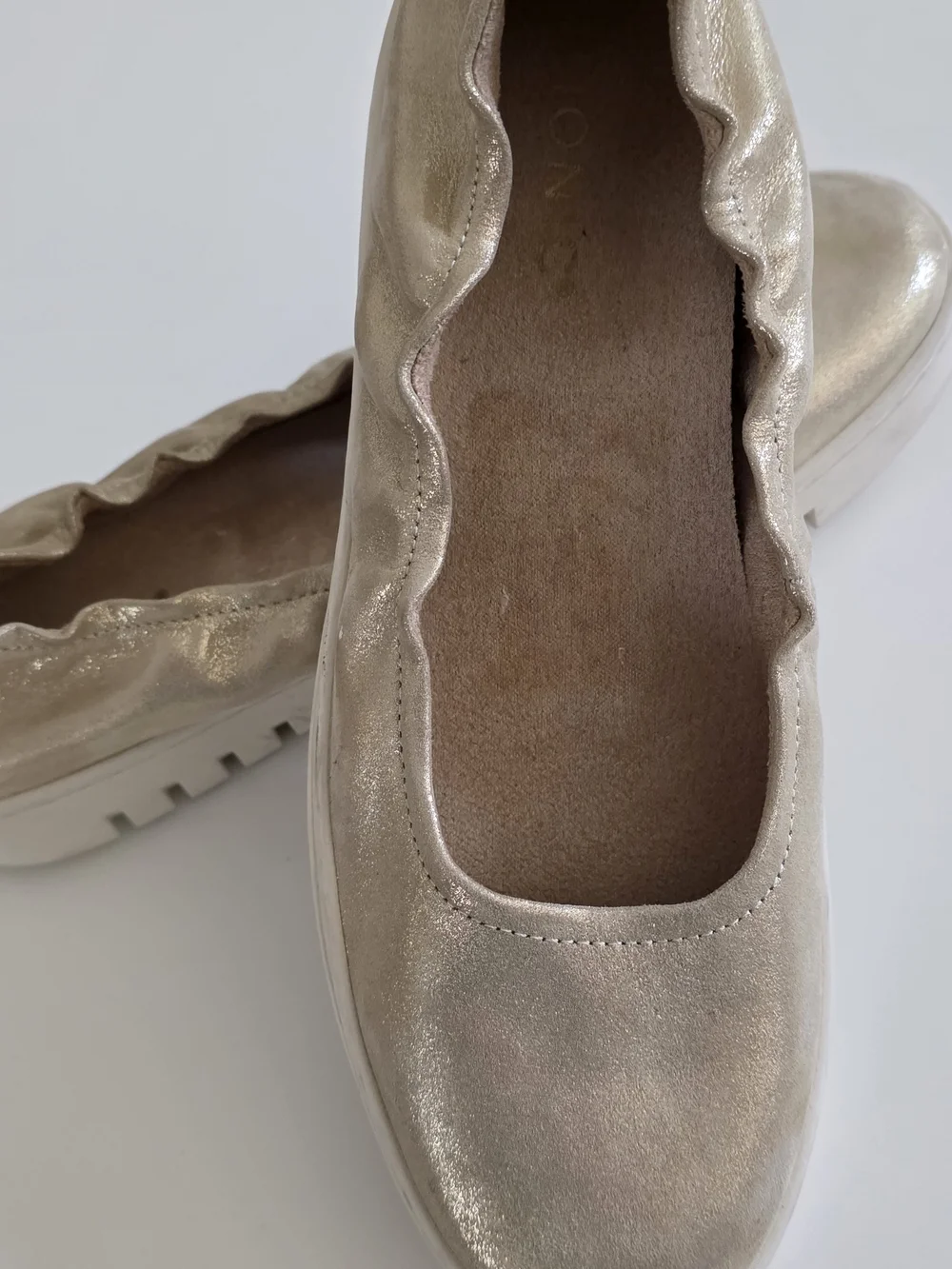 Vionic gold slip